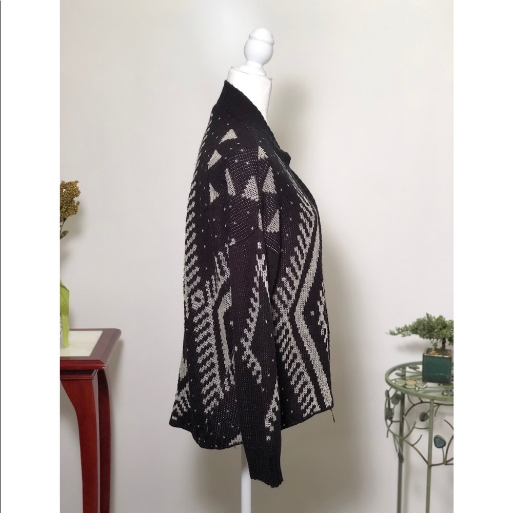Miss Daisy Black & White Aztec Pattern Sweater - Picture 3 of 4